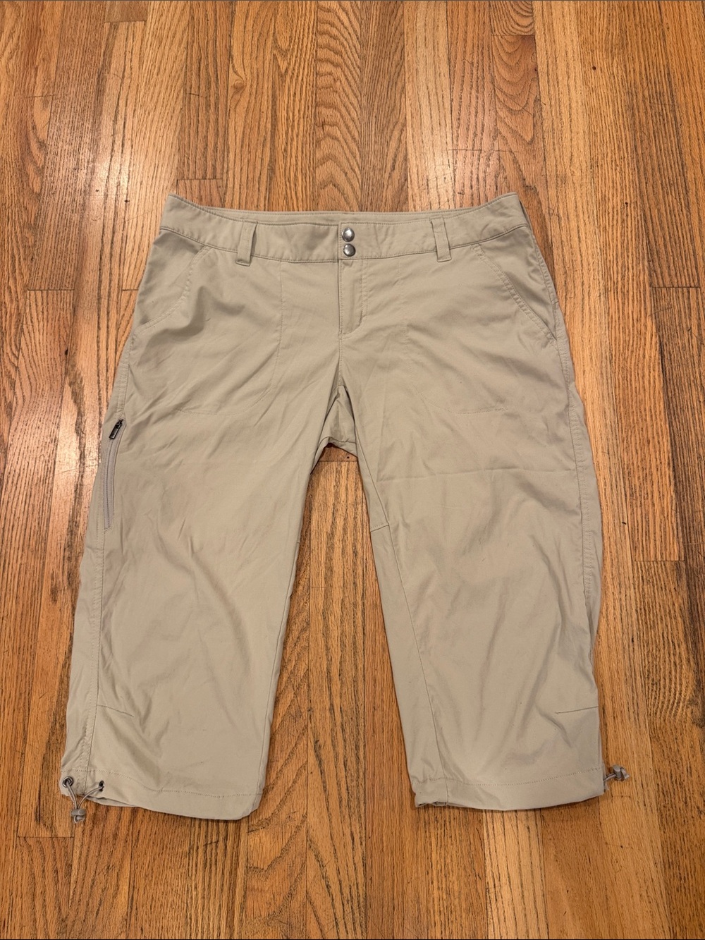 Women’s Lightweight Stretch Capris in Light Khaki Size: 12